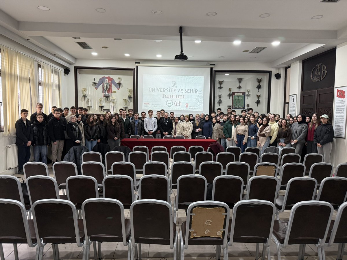 AnkaraBATOB's tweet photo. Bu yıl 9. kez düzenlediğimiz, bizim için yeri çok ayrı olan “BATÖB Üniversite ve Şehir Tanıtımı” programımızın ikinci haftasını Gümülcine Türk Gençler Birliği’nde, genç kardeşlerimizin o güzel enerjisiyle tamamladık. https://t.co/XPFvhwhNrV