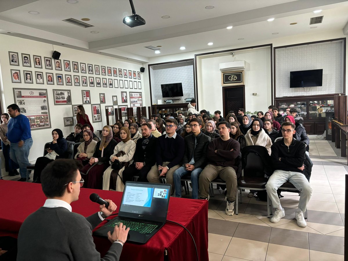 AnkaraBATOB's tweet photo. Bu yıl 9. kez düzenlediğimiz, bizim için yeri çok ayrı olan “BATÖB Üniversite ve Şehir Tanıtımı” programımızın ikinci haftasını Gümülcine Türk Gençler Birliği’nde, genç kardeşlerimizin o güzel enerjisiyle tamamladık. https://t.co/XPFvhwhNrV