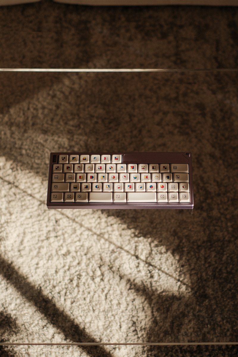 Low profile?

Really hoping custom keyboard low profiles make a comeback this year.

⌨️ -> Bullet Train