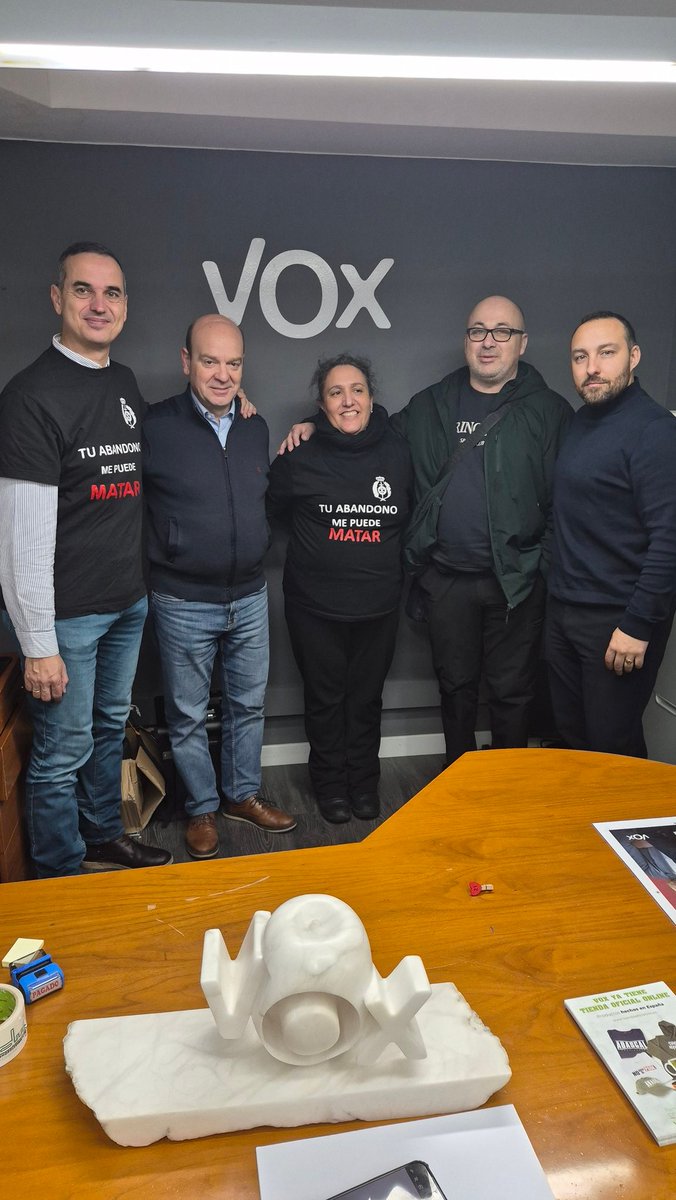 🔴⚫️LA CRISIS DE LA SANIDAD PENITENCIARIA entra en campaña de la mano los sindicatos INDEPENDIENTES. 📣Nos hemos reunido con <a href="/pparagon/">PP de Aragón</a> y <a href="/VoxZaragoza/">VOX Zaragoza</a> para buscar mejoras para las prisiones aragonesas! 🔜
💥Somos libres para defenderte frente a TODOS
 #Estatuto #EquiparacionYa