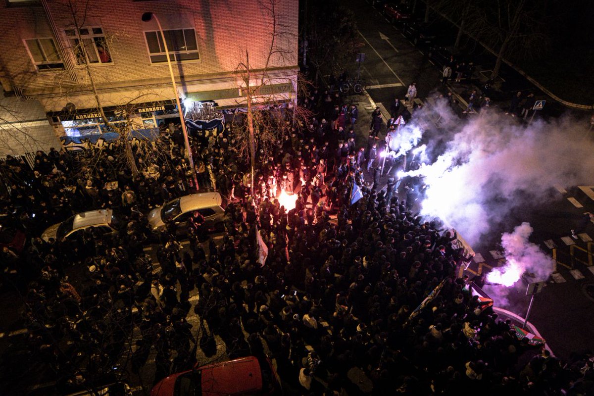 U12an jazartu zuten horiek babesten segituko dugu.

ABSOLUZIOA ORAIN!