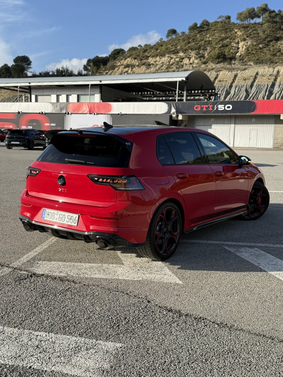 RealMrHowMuch's tweet photo. Some quick facts about the VW Golf 8.5 GTi Edition 50.
• Made to celebrate 50 Years of the GTi
• Most powerful GTi ever with 239 KW / 420 NM
• Top Speed of 270 KM/H
• 0-100 KM/H in 5.3 seconds
• Akrapovič exhaust system
@VolkswagenSA @VW #gti50 #edition50 #Volkswagen https://t.co/HNQoWBfgH6