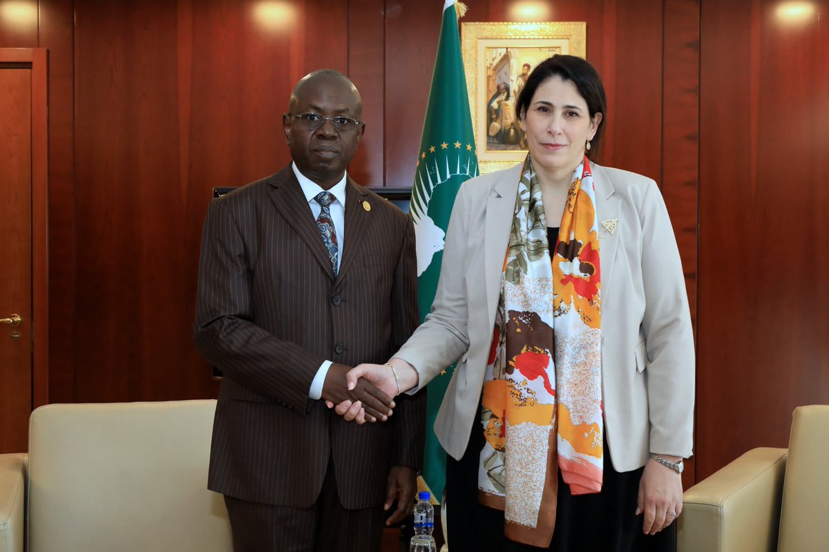 DCP_Haddadi's tweet photo. J’ai eu l’honneur de recevoir S.E. l’Ambassadeur Daniel Owassa, Représentant Permanent de la République du Congo 🇨🇬 auprès de l’Union africaine @_AfricanUnion , en audience d’adieu.
Son apport remarquable au #COREP, son engagement en faveur de la mise en œuvre de l’Agenda 2063 "L’Afrique Que Nous Voulons", ainsi que sa capacité à rapprocher les positions et à bâtir le consensus ont profondément marqué notre institution et ont illustré la contribution essentielle de la République du Congo 🇨🇬 au sein de la Commission de l’Union africaine.
#CUA #UA #Congo #Agenda2063