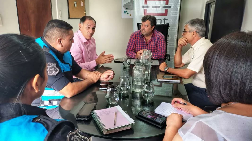 La AMT junto a Saeta y Seguridad Vial coordinan el trabajo de control de alcoholemia para el servicio masivo e impropio

Más información 👇
salta.gob.ar/prensa/noticia…