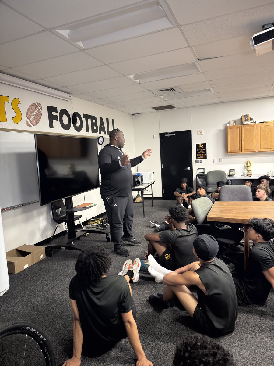 EC Hornet Football tweet media