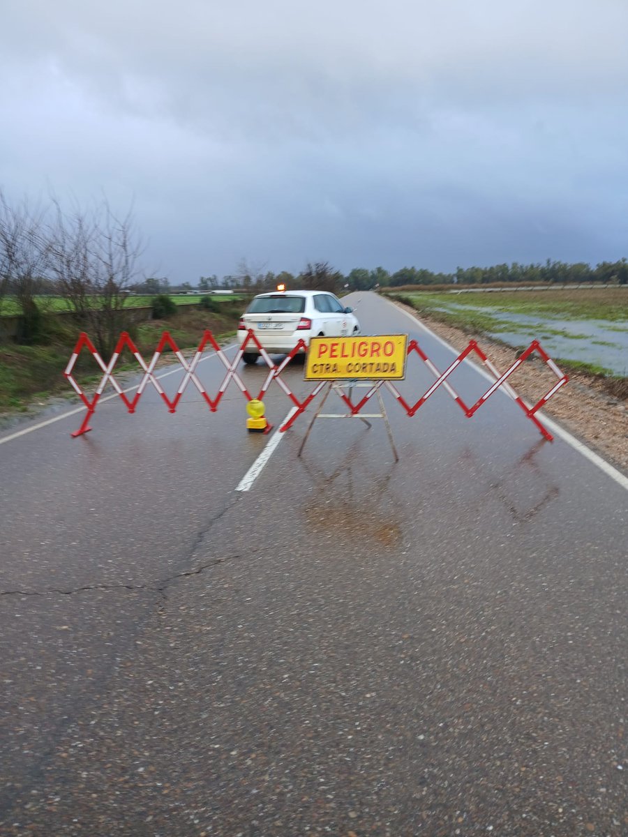 ⚠️ CARRETERAS CORTADAS debido a la borrasca Leonardo (actualización)

🛣️ BA-139 📌 De Táliga (EX-313) a EX-107
🛣️ BA-142 📌 De Valdetorres a EX-105 y tramo primero a Yelbes y Yelbes a EX-206
🛣️ BA-162 📌 de Zurbarán a Entrerríos por Valdivia
🛣️ BA-074 📌 De Granja de Torrehermosa