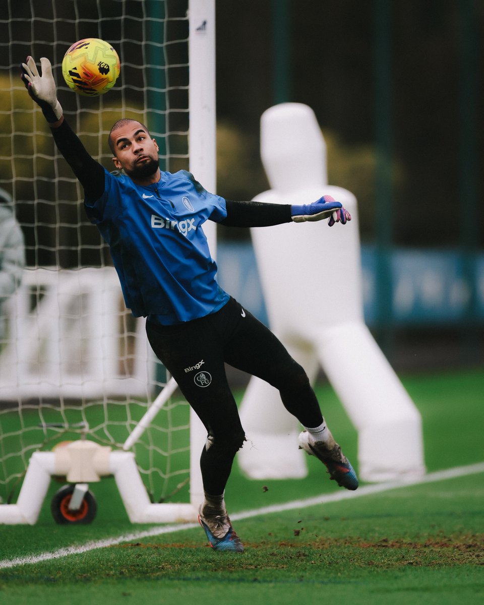 ChelseaFC's tweet photo. In the thick of it. 🌧️ https://t.co/TSrV1Y0YL4