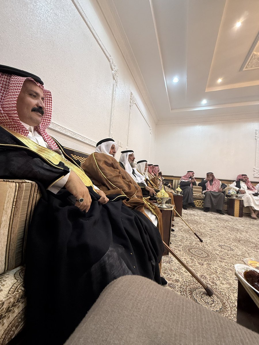 YY_1430's tweet photo. #مساء_الخير_والسعاده 

الليله كانت ملكة ابن العم / عبد السلام بن عوض المنكاع في ضيافة الشيخ / سعيد ابو حاوي وفق الله الجميع وبارك الله لابن العم 

🤍🌹🤍 https://t.co/nvUHD8UaTf
