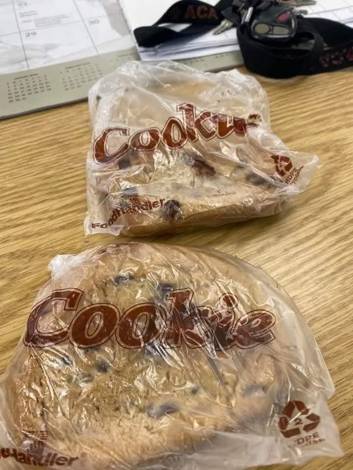 These cookies had us in CHOKEHOLD in Highschool 😵‍💫😂
