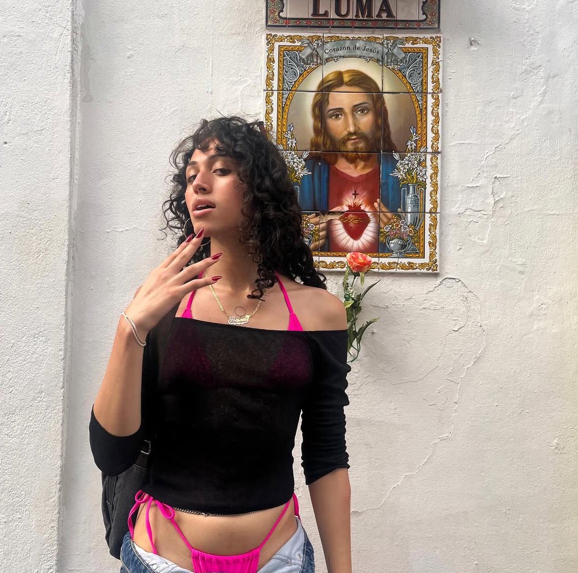 halodiiviine's tweet photo. bestie said i gotta post my hot pics before i chudai all over y'alls screen... so here's #1 with 
hålo (me) &amp; white jesus collab https://t.co/rO7aiuDLWg
