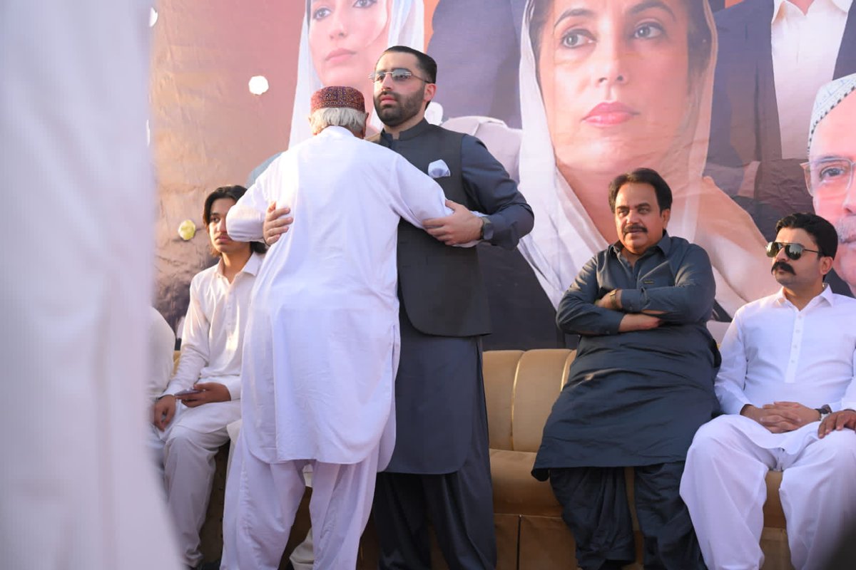 ReisLala1's tweet photo. پی ایس-61، حیدرآباد رورل:
پیپلز پارٹی کے رہنما راول شرجیل میمن نے فیز III کے تحت 1 ملین پیور بلاکس کا افتتاح کیا۔ انہوں نے کہا:
"عوامی خدمت پیپلز پارٹی کا مشن ہے اور علاقے کی ترقی کے منصوبے آئندہ بھی جاری رہیں گے۔"
@rawalsharjeel #PPPDevelopment #HyderabadRural https://t.co/1paaDpehHZ