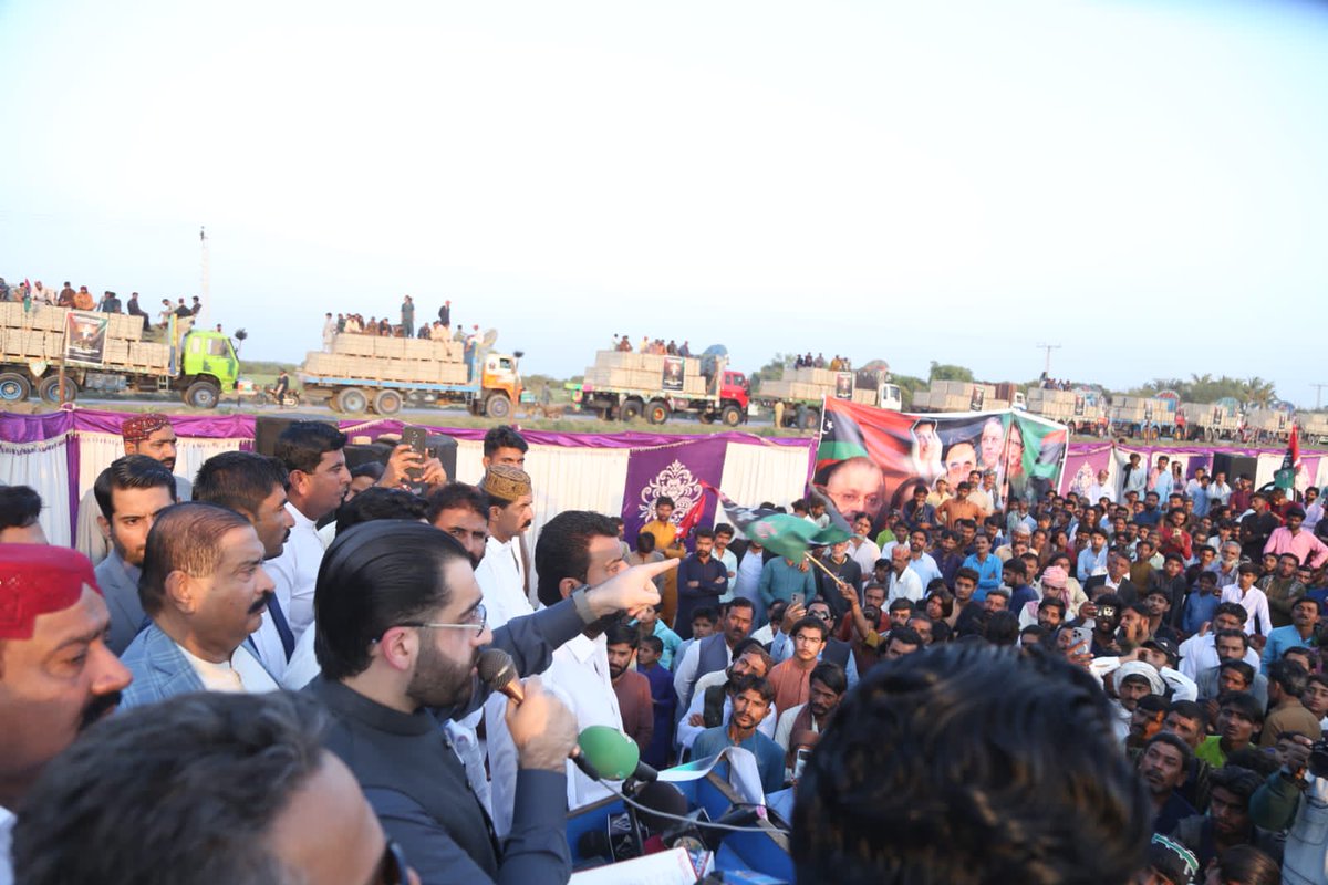 ReisLala1's tweet photo. پی ایس-61، حیدرآباد رورل:
پیپلز پارٹی کے رہنما راول شرجیل میمن نے فیز III کے تحت 1 ملین پیور بلاکس کا افتتاح کیا۔ انہوں نے کہا:
"عوامی خدمت پیپلز پارٹی کا مشن ہے اور علاقے کی ترقی کے منصوبے آئندہ بھی جاری رہیں گے۔"
@rawalsharjeel #PPPDevelopment #HyderabadRural https://t.co/1paaDpehHZ