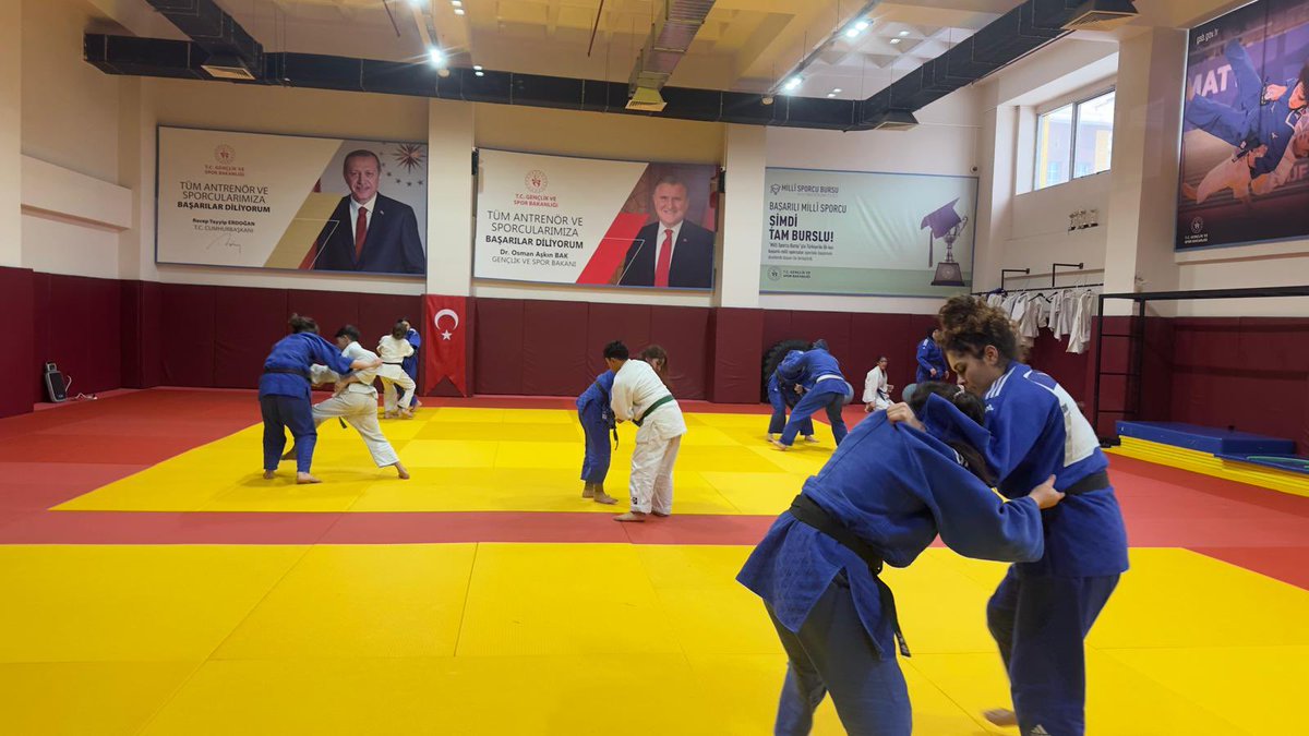 GSB_Van's tweet photo. Judomuz Büyüyor, Yolumuza Kararlılıkla Devam Ediyoruz!🥋

Disiplin,saygı ve sürekli gelişim ilkeleriyle, judo antrenmanlarımız tüm hızıyla devam ediyor.

Her idman, yalnızca teknik becerilerimizi değil,karakterimizi de güçlendirdiğimiz bir adım.

📍Tuşba | Çok Amaçlı Spor Salonu https://t.co/EaDcXEd4Ep
