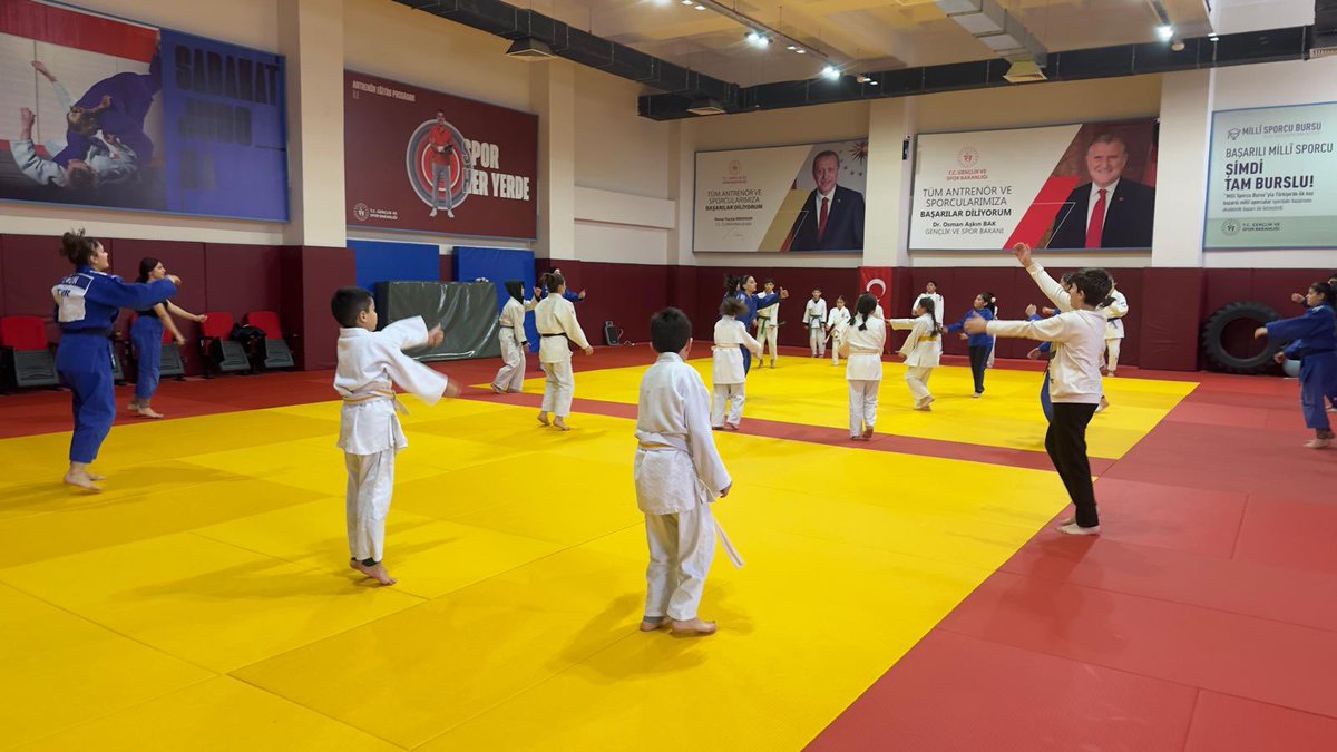 GSB_Van's tweet photo. Judomuz Büyüyor, Yolumuza Kararlılıkla Devam Ediyoruz!🥋

Disiplin,saygı ve sürekli gelişim ilkeleriyle, judo antrenmanlarımız tüm hızıyla devam ediyor.

Her idman, yalnızca teknik becerilerimizi değil,karakterimizi de güçlendirdiğimiz bir adım.

📍Tuşba | Çok Amaçlı Spor Salonu https://t.co/EaDcXEd4Ep