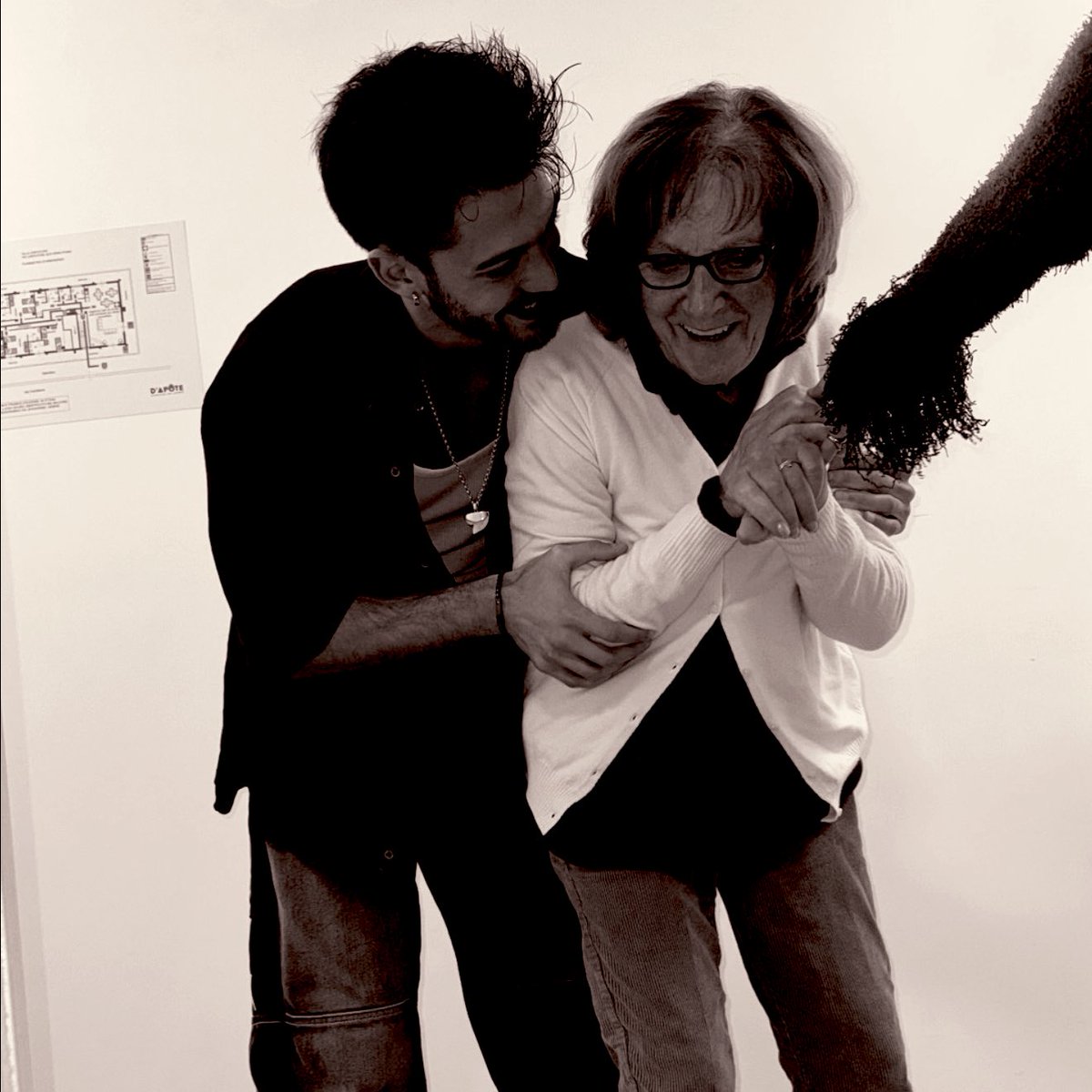 “..adesso ti saluto che devo far volare un cazzo di palloncino!”

❤️‍🩹

#jonita