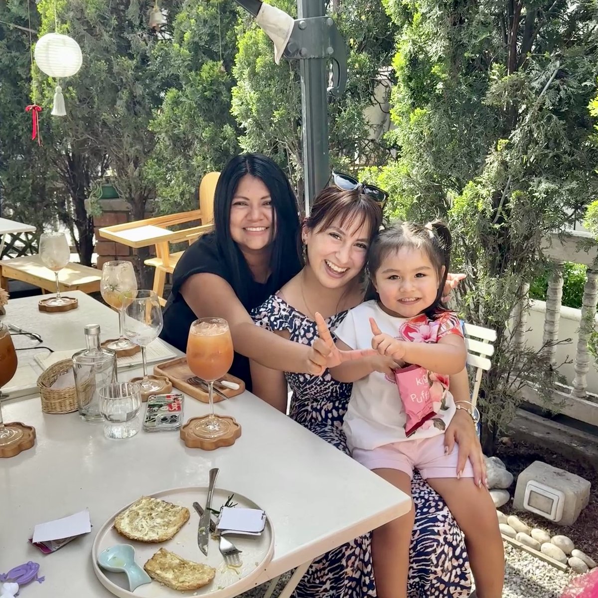 Viajes, juergas, paseos, vida universitaria, idas al estadio, reus con amigos, familia… y al final mi momento favorito de una vida al lado de Jimena iba a ser este: ver a su hija volverse hincha de la U.