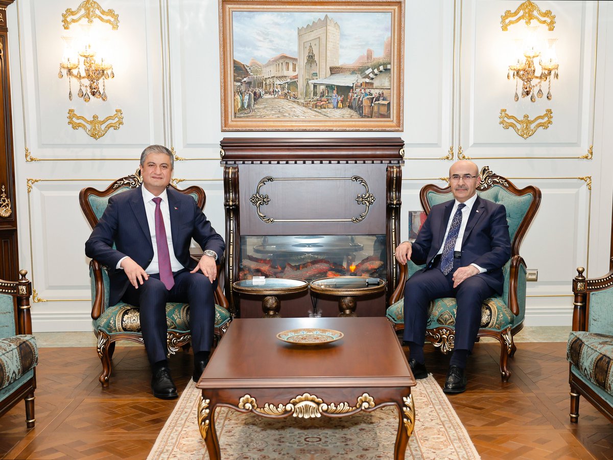 Emniyet Genel Müdürümüz Vali Sayın Mahmut Demirtaş, Valimiz Sayın Mustafa Yavuz'a nezaket ziyaretinde bulundu.

İlimiz genelinde huzur ve güvenliğin temini amacıyla yürütülen asayiş ve güvenlik çalışmalarının değerlendirildiği ziyaretten memnuniyet duyduğunu belirten Sayın