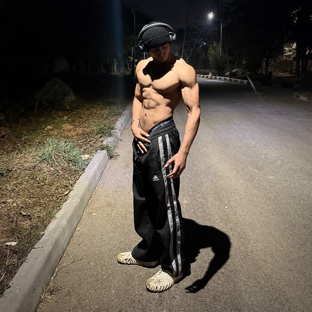 Jatingone's tweet photo. HARD: hitting the gym 5-6 times a week

HARDER: being fat &amp; out of shape

HARD: eating healthy food

HARDER: being low energy

Life is never going to be “easy”.

So choose your hard. https://t.co/OfPHZdeF0w
