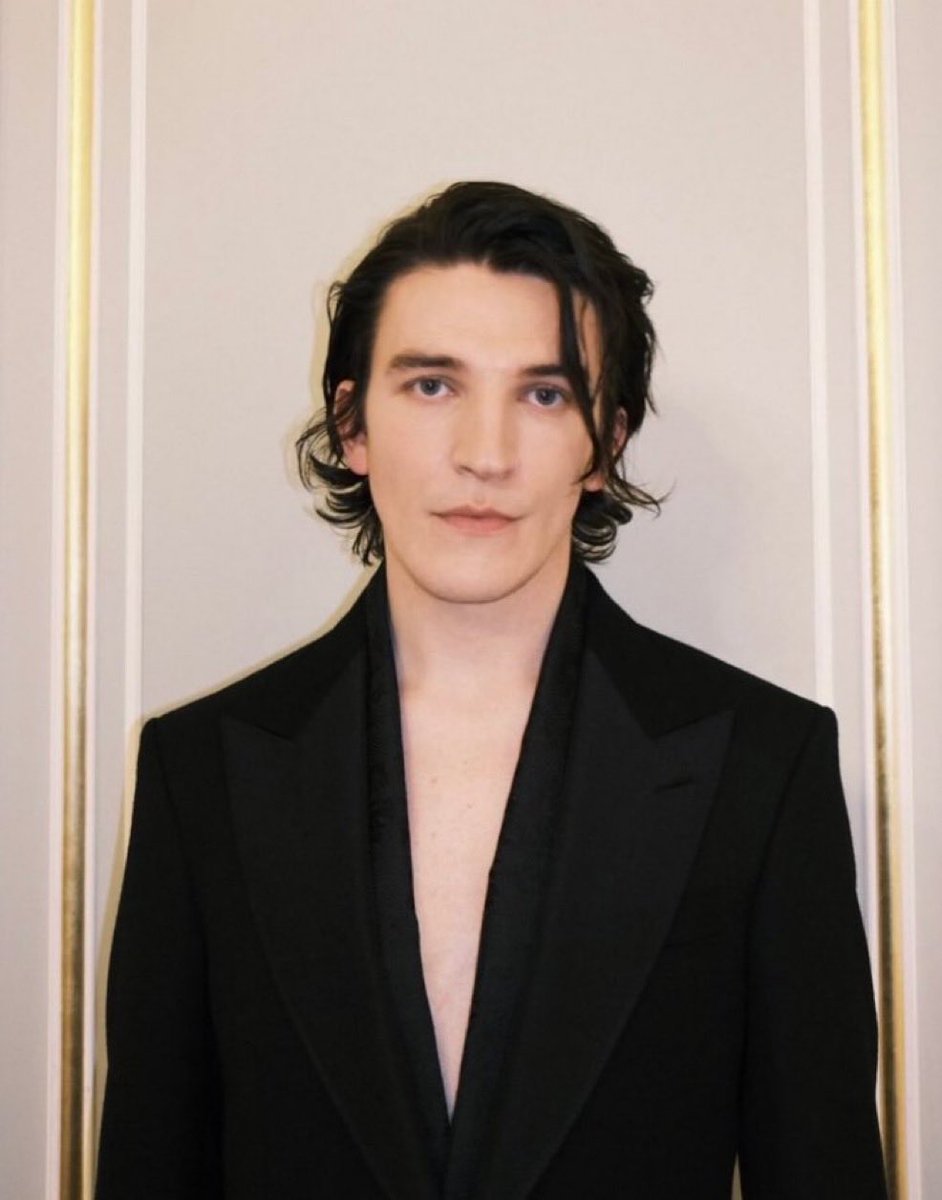 feydemie's tweet photo. his best recent look like i'm gagged. the face card the hair like everything https://t.co/9CIZ6IMlOf
