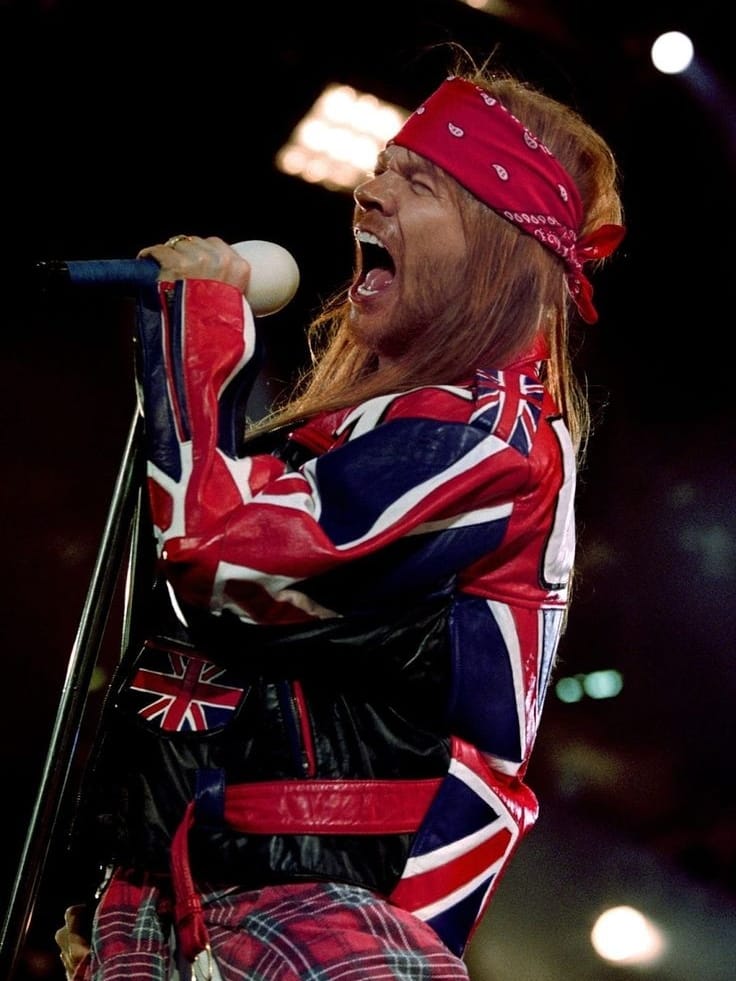 LiamPR's tweet photo. Happy birthday @axlrose the greatest frontman in the history of rock 'n' roll. So honored to work on the PR for the release of 'Chinese Democracy.' A true highlight of my career. Wishing you an amazing birthday and year ahead. #GunsNRoses #AxlRose https://t.co/t2lDWiE3Wf