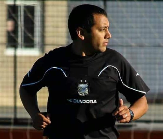 #Social 

Con profundo dolor, lamentamos informar el fallecimiento de Nadir Serna, árbitro de nuestra Liga. "Nani" que también trabajaba en #Alumni, la peleó durante las últimas semanas contra un cuadro delicado de salud. Enviamos un inmenso abrazo a sus afectos y mucha fuerza.