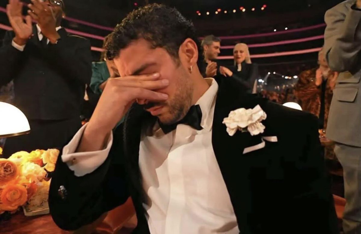 La psicóloga: son 700 pesos por sesión y vas a necesitar dos sesiones por semana. 

Yo: