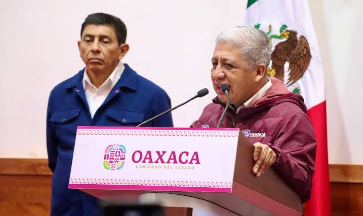 LagarrapataS22's tweet photo. Hay una máxima que aplica bien en el gobierno de Oaxaca “Nadie roba más que el gobernador”.

La denuncia presentada ante la @FGRMexico por Jesús Pacheco Arango, excoordinador del Programa de Agronegocios de @SEFADER_GobOax desnuda la corrupción de @salomonj y @LopezLeyvaV, https://t.co/eI3OBTcFU8