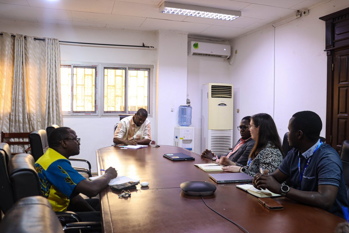 cam_crid's tweet photo. @invectorcontrol delegation met with Dr Zeh Meka, Permanent Secretary of #NMCP, and Dr @RaymondTabue, Head of the Vector Control Unit. The meeting was facilitated by #CRID team. Discussions focused on the support NMCP needs to strengthen vector control innovation in cameroon. https://t.co/jakCMKTbRV