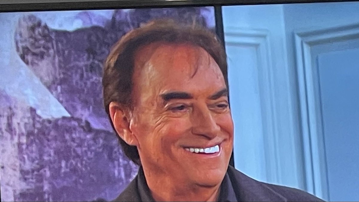 Mama_Hooch's tweet photo. @DaysPeacock How wonderful to see his gorgeous smile back on my screen. @ThaaoPenghlis always brightens up my #DAYS He needs to stay in the DiMansion with the rest of Famalia DiMera. #firstdimera #rightfulheir #Tony #ThaaoisBack https://t.co/w36z7OywRC