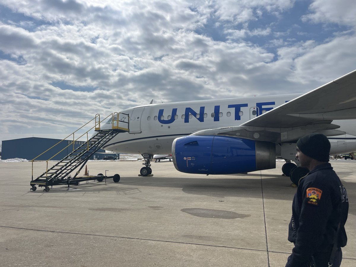 cityofwsfire's tweet image. Situational training at Smith Reynolds Airport ✈️🔥 In an emergency, every second counts. Preparation makes the difference. #StayReady #WSFire