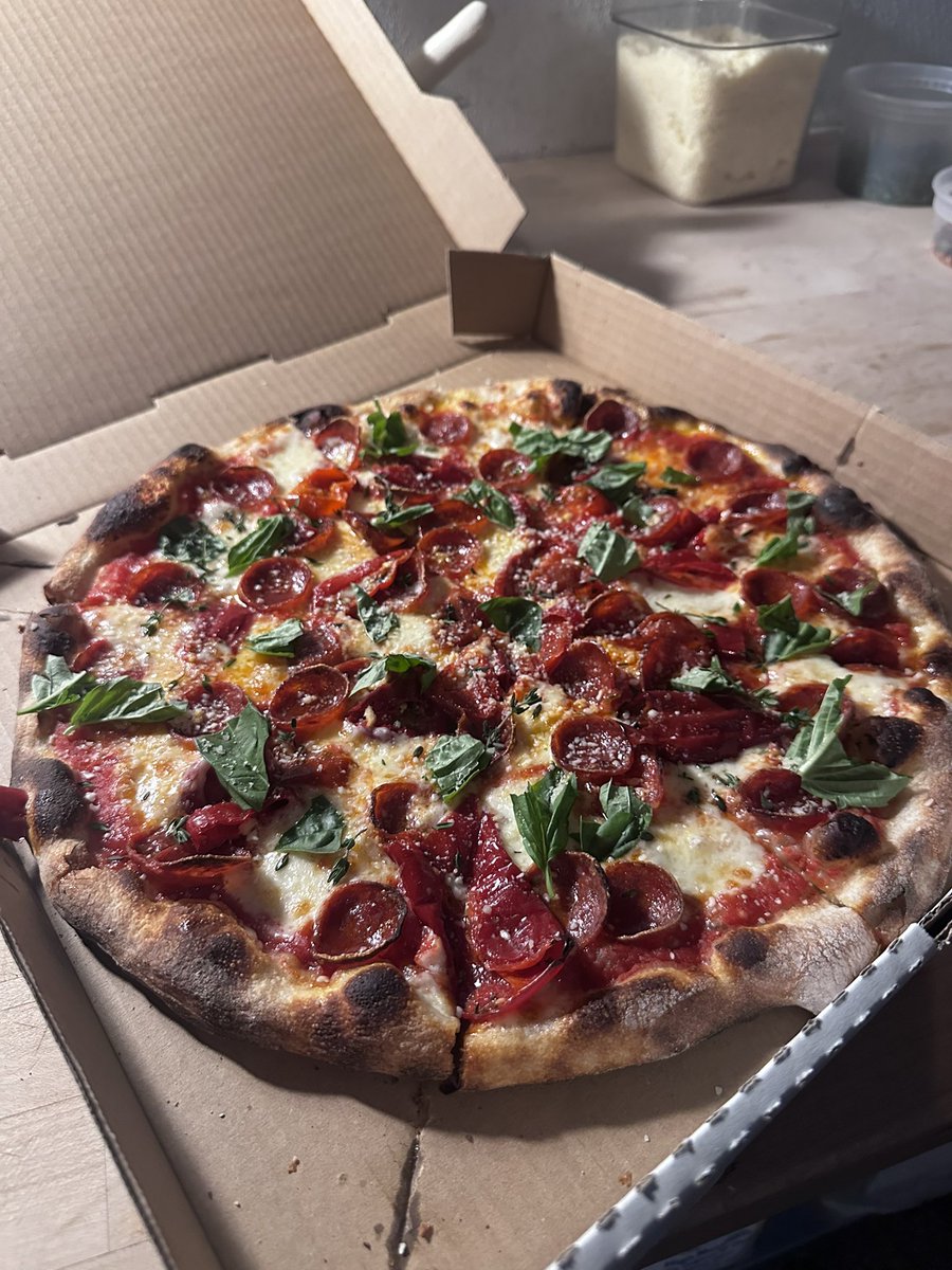 Casey's Pizza tweet media