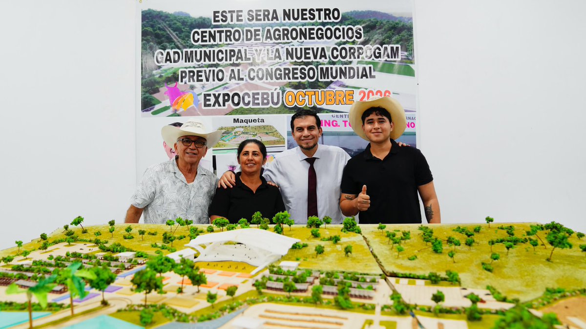 MinTrabajoEc's tweet photo. El ministro @haburbano mantuvo una reunión de trabajo con la Corporación de Ganaderos de Manabí, la Asociación de Plataneros y la Federación de Barrios de Chone, para impulsar mejoras en las condiciones laborales del sector agrícola y generar oportunidades para jóvenes. https://t.co/FgHB5q3Ycc