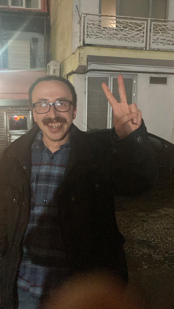 Şube yöneticimiz Av. Naim Eminoğlu, bugün yapılan tutukluluk incelemesi sonrası tahliye edildi. 

Mesleğimizi hedef alan saldırılara karşı tüm meslektaşlarımız özgür olana dek mücadeleye devam edeceğiz!