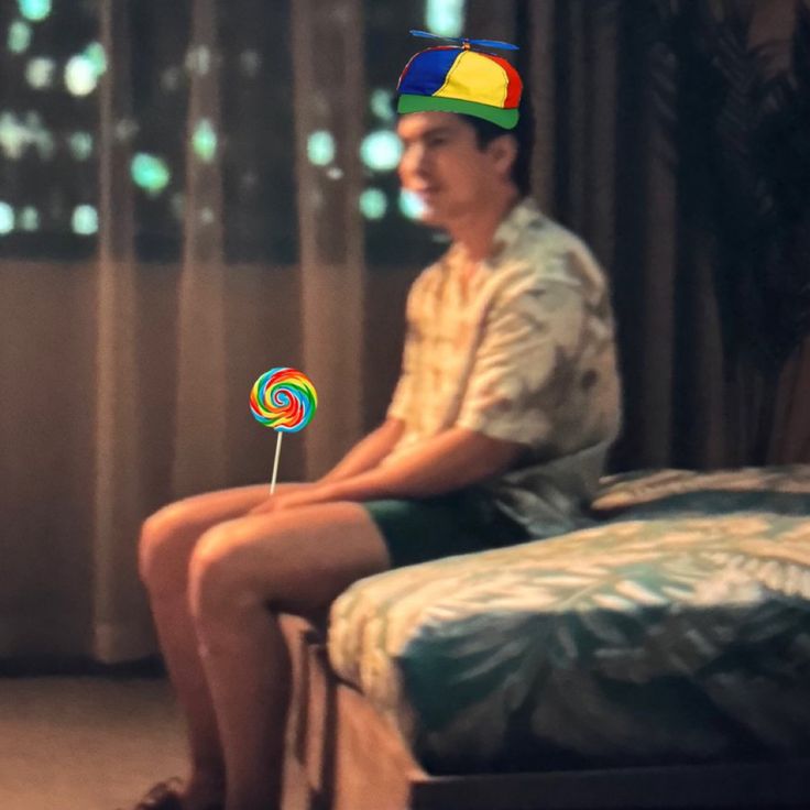 I dont make smaus , I dont make edits , I dont make fics I'm just here