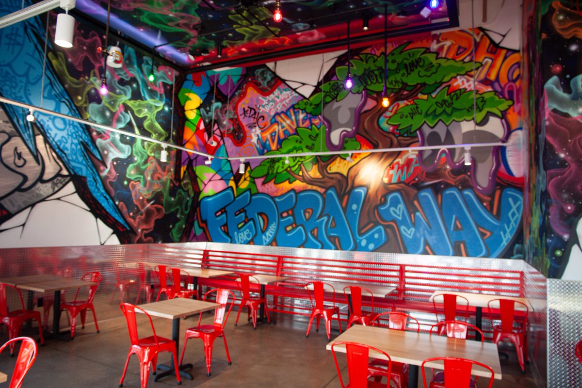 Federal Way just got a whole lot hotter! 🔥🐔

Dave's Hot Chicken celebrated its new location today with a ribbon cutting ceremony, joined by Mayor Jim Ferrell and Councilmember Linda Kochmar.

From crispy tenders to loaded sandwiches, this California-born favorite is serving up