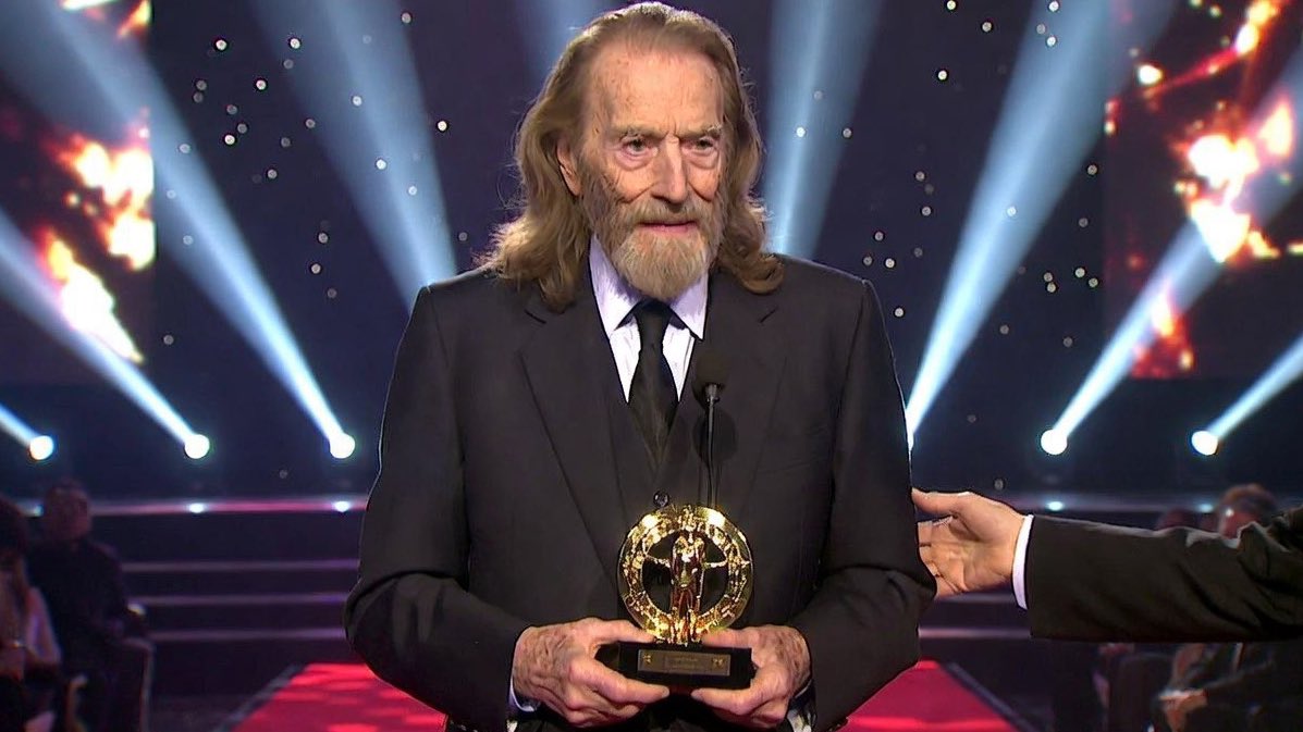 Alberto Balsam receives the honour for Outstanding Contribution at the UK Budget Haircare Awards