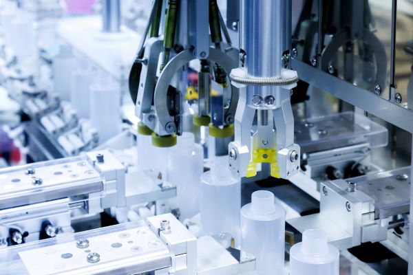 What are manufacturing priorities in 2026? Our blog looks at how manufacturers are navigating higher costs, shifts in supply chains &amp; market demand, and advances in AI &amp; automation to drive growth &amp; profitability. go.solidworks.com/fFw 
#Manufacturing #IndustryTrends