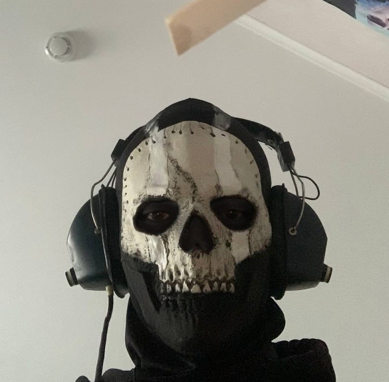 view2mountain's tweet photo. the art.                                             the artist. https://t.co/kbd6q2vG1w