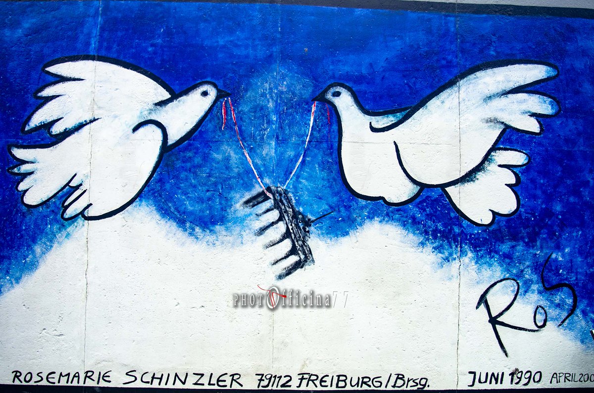 Officina77's tweet photo. ⁨@OFFICINA77⁩  "I muri cadono, le immagini restano. Ricorda per non ripetere."  
Su youtube --> https://t.co/LR0j3RP3E5

#officina77 #muro #Berlin #EastSideGallery #murales #FulvioPinna #arte #Viaggio #Documentario #fotografia https://t.co/SgHiSaS41F