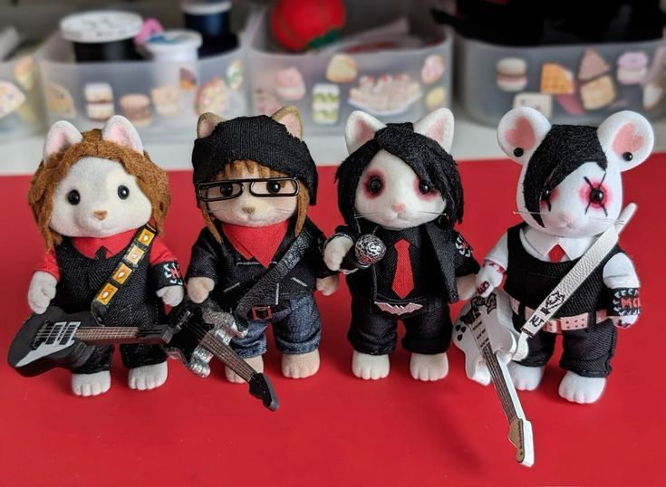 sylvfanuncios's tweet photo. Aqui já estamos prontos pro show do MCR 🕷️ https://t.co/gnMxUoCq1v