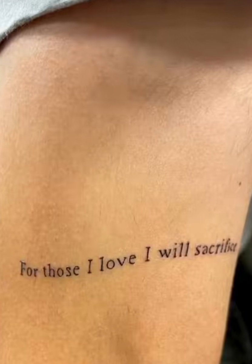 جاوید نام علی بهروز روی بازوش تتو کرده بود
"برای کسانی که دوستشان دارم فداکاری میکنم"
🥲🖤