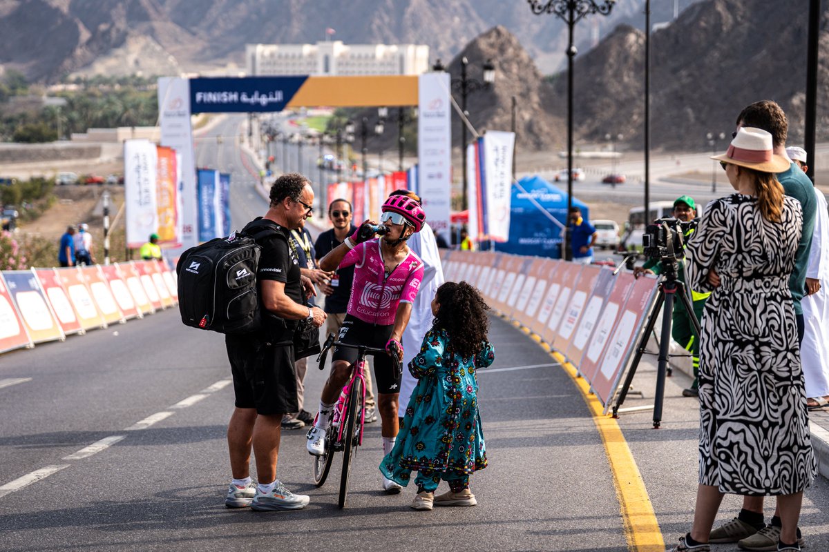 tourofoman's tweet photo. 🚴🏻♂️🥤👧😃🤗
#MuscatClassic https://t.co/xwgVQZUZr6