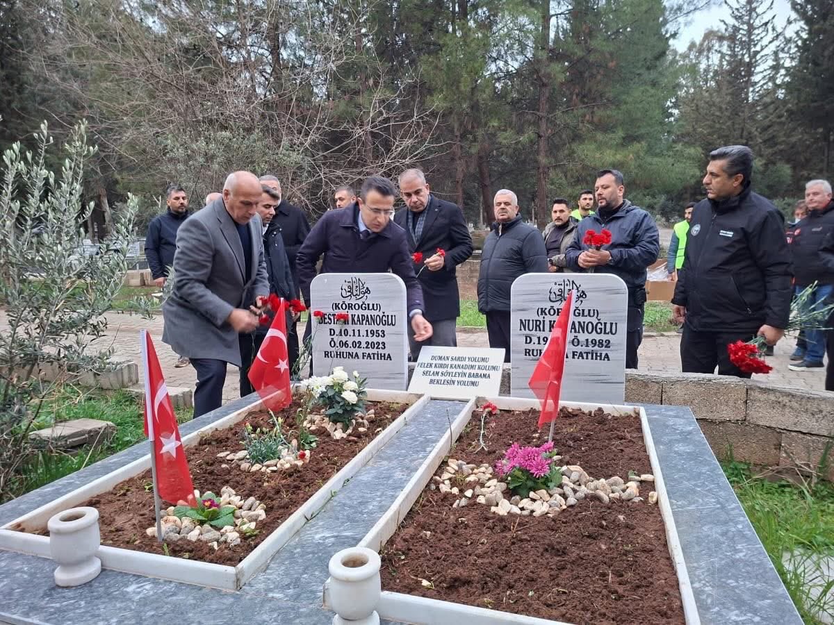 Deprem Şehitlerimizin kabirlerini ziyaret ettik Deprem şehitlerimize bir kez daha Allahtan rahmet dileriz.  Ruhları şâd olsun.