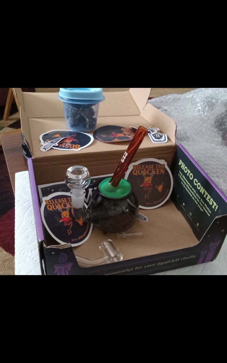 MarkwellTo89353's tweet image. Mail Call: Big thank you going out to @HotRob420  for the givvy. Thank you very much! 💚💨