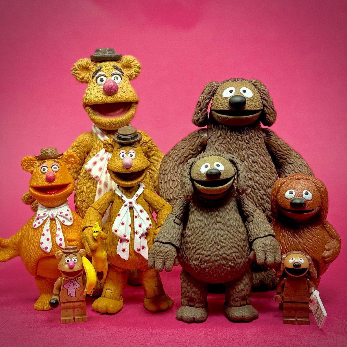 VeebsToys's tweet image. I am still on a high from the newest episode of the #muppetshow, so here are two of my absolute favorites. Rowlf and Fozzie - what amazing characters. I am so stoked to see what #NecaToys will bring to Toy Fair next week. Hopefully we will get to see these guys. #muppets