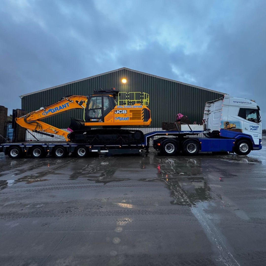 ScotJCB's tweet image. One delivered, more on the way!

Tom Grant Plant's brand new JCB 220X ready to be put to work!

📸 Josh Wallace, Tom Grant Plant Lorry Driver

#ScotJCB #TrackedExcavator #HeavyMachinery #PlantHire
