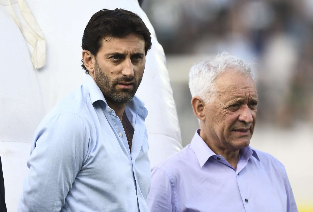 Milito y Blanco... las pelotas por el piso
Primero Racing, después charlamos.

Buscar desestabilizar con absolutamente todo es insoportable.

Que contesten con gestitos de chiquilin, y que no salgan a dar la cara también

Pelotudisimos. Le sirve a todos menos a Racing. Vergonzoso