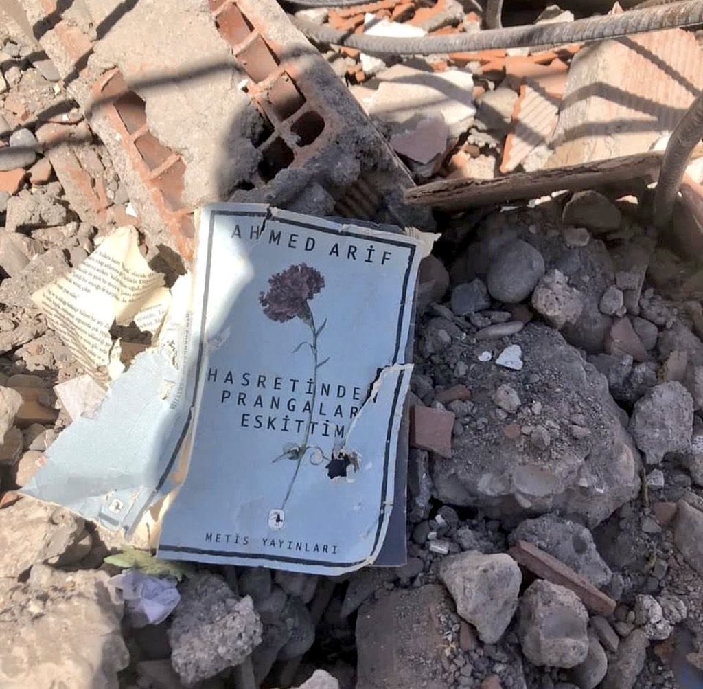 ‘ Kirvem, hallarımı aynı böyle yaz.
Rivayet sanılır belki.. ‘