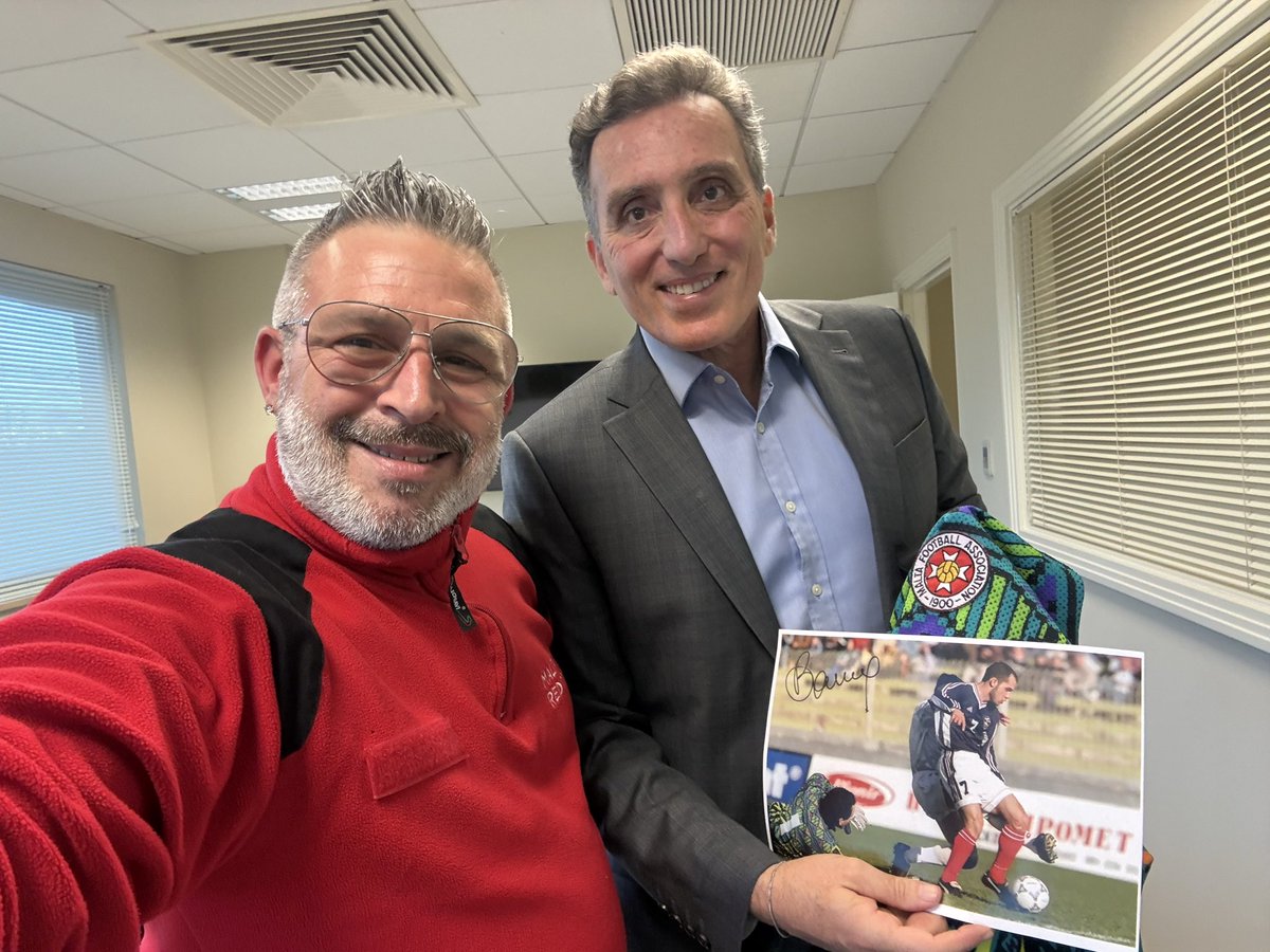 josephCutajar77's tweet photo. 🇲🇹🧤 Honouring Maltese goalkeeping legend Ernest Barry.
Thank you for signing the warm shirt worn vs Yugoslavia, and for the signed photos — including one with England great Peter Shilton.
True football history. ⚽👏

#ErnestBarry #PeterShilton #MalteseFootball #GoalkeeperLegends https://t.co/sQZv6tO5Ox