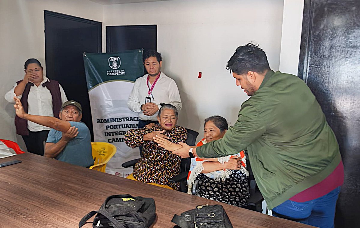 apicampeche's tweet image. En el Balneario Inclusivo Playa Bonita, las personas de la tercera edad realizaron diversas dinámicas para ejercitarse y recibieron una plática sobre cómo cuidar su salud y alimentación.

#LaydaSansores #GobiernoDeTodos #APICAM #DireccióndeVinculación (2/2)